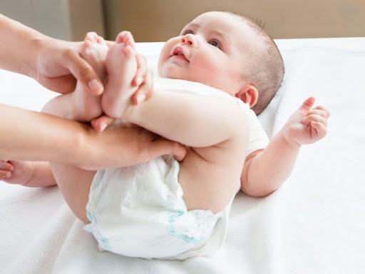 bayi 1 bulan buang air besar, frekuensi BAB bayi 1 bulan, bayi sembelit, bayi diare, Bunda, si Kecil